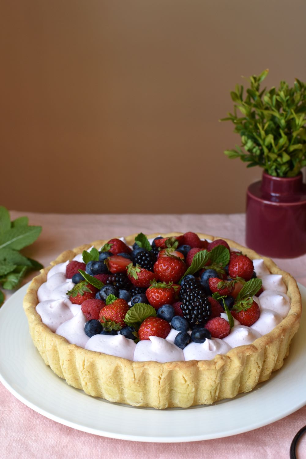 DSC_0148 lemon tart with strawberry cream frosting, Mama Ía blog