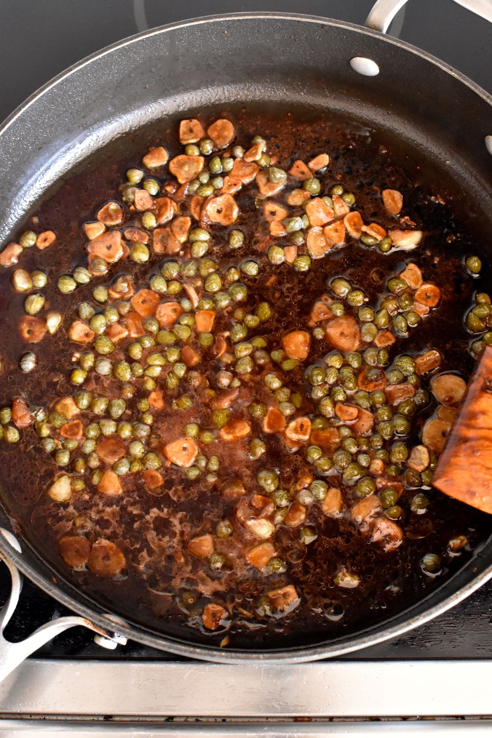 DSC_0778 Chicken lemon and capers in a port sauce, Mama Ía blog
