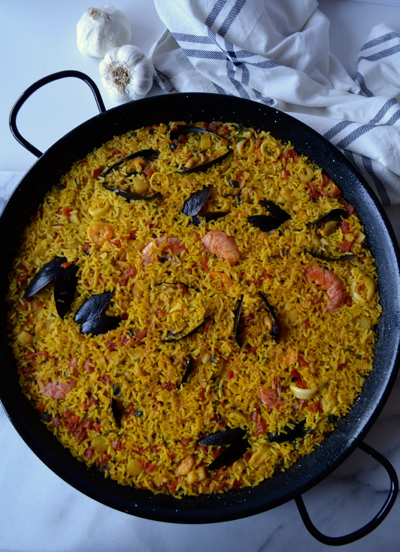 Seafood paella