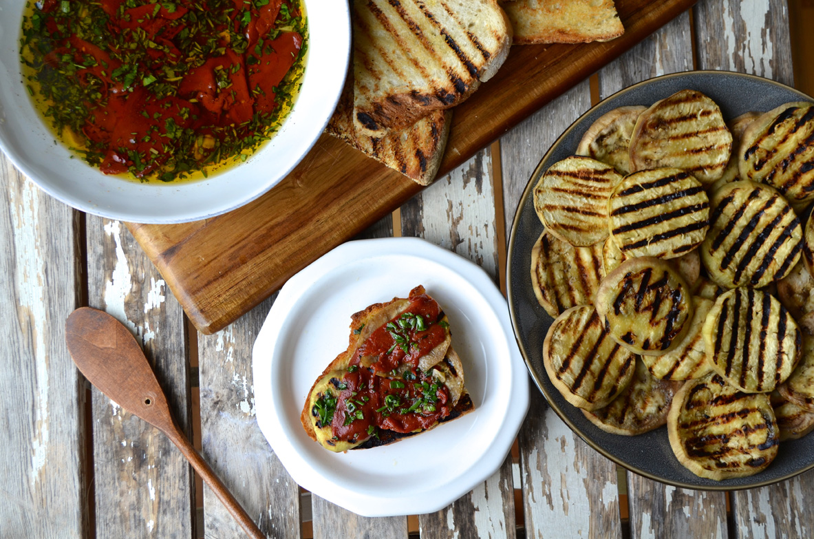 Piquillo pepper and eggplant toasts, Mama ía