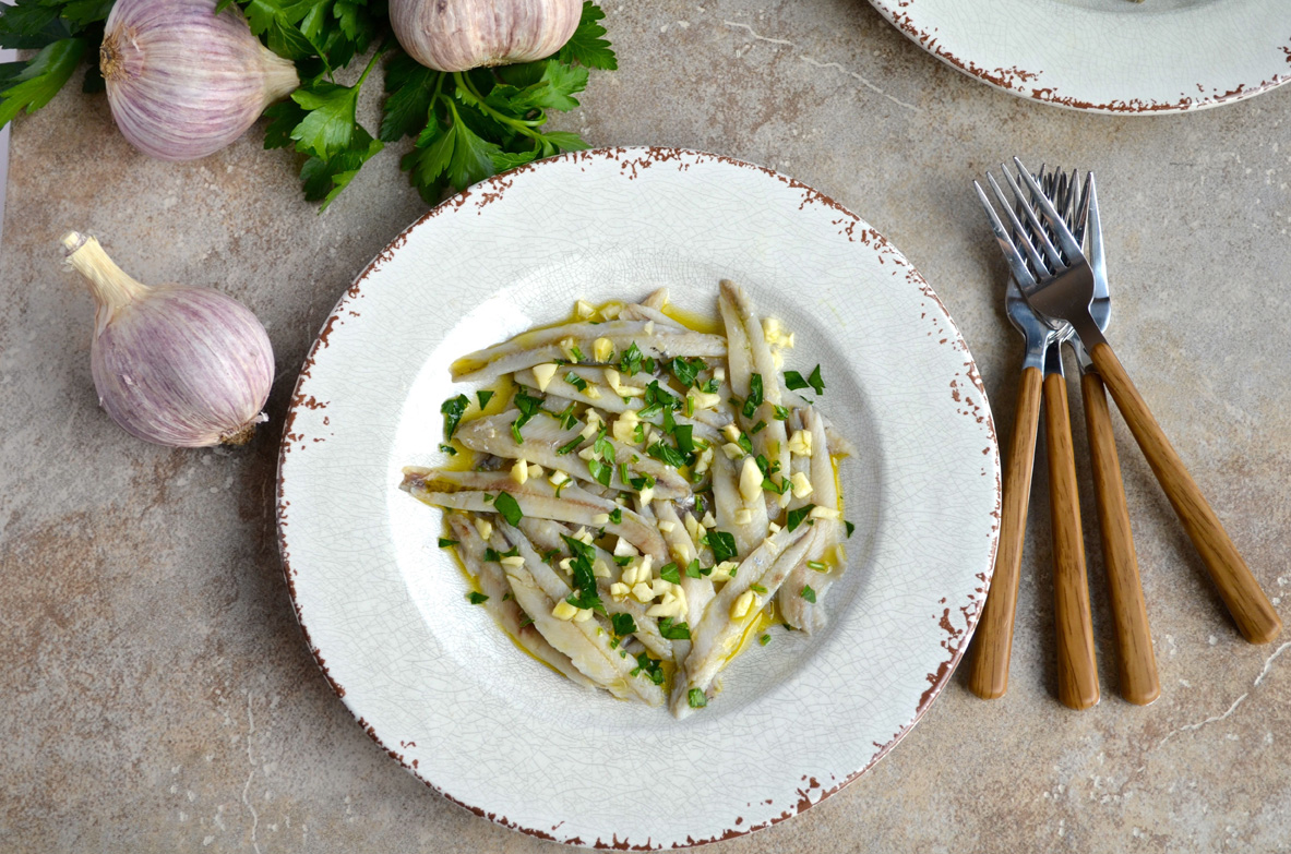 Fresh white anchovies in vinegar, Mama ía