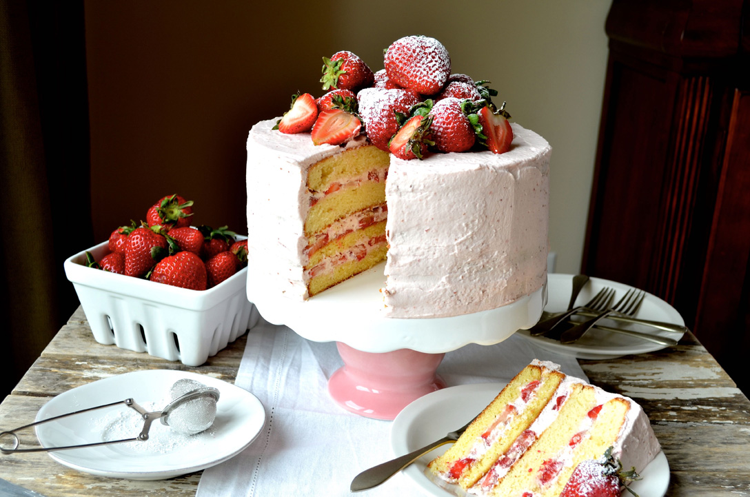 Strawberry sponge cake with strawberry frosting, Mama ía blog