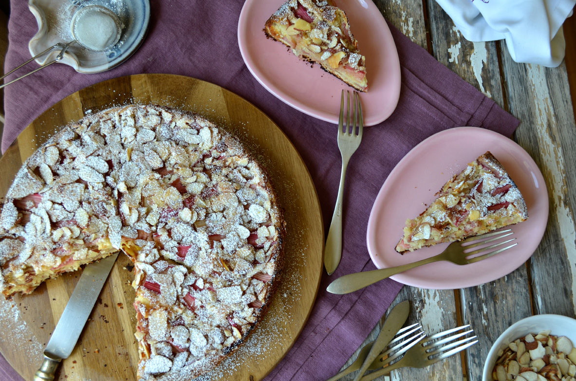 Rhubarb almond cake, Mama ía blog