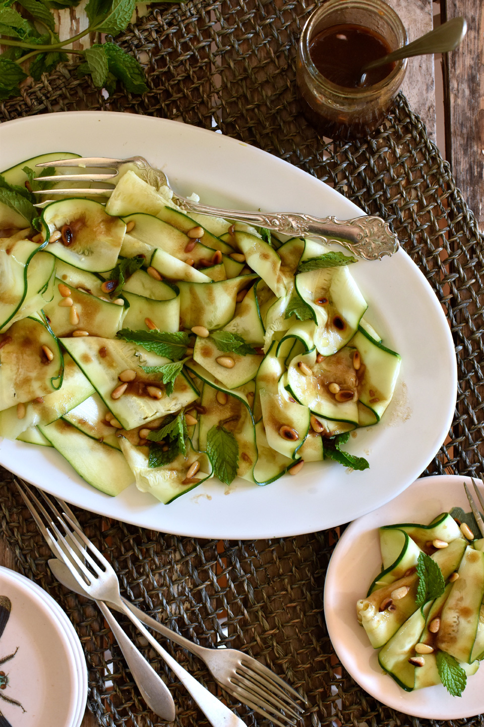 Zucchini and pinenut salad, Mama ía blog