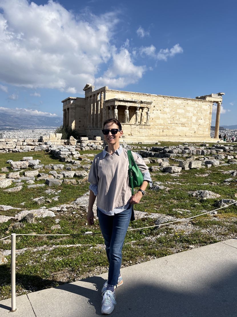Acropolis, Mama Ía blog