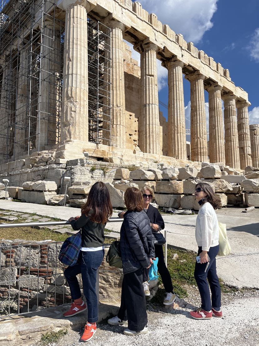 Acropolis, Mama Ía blog