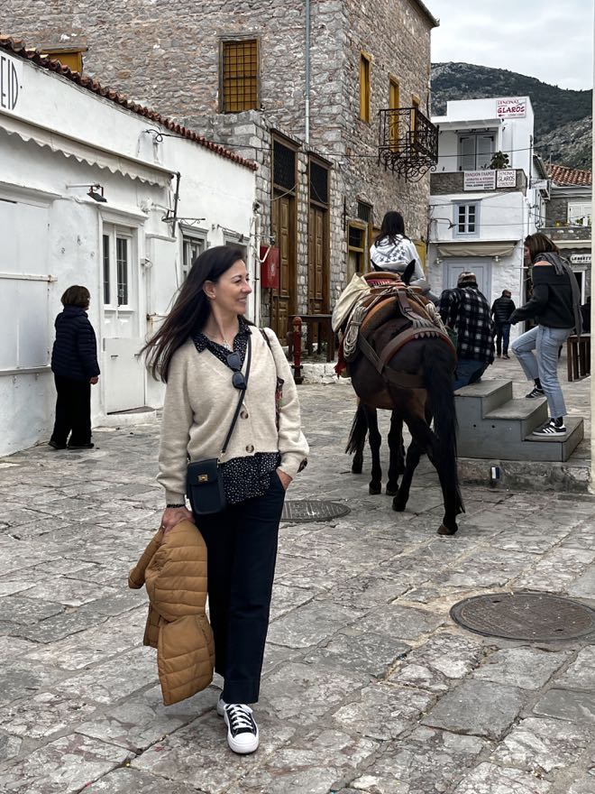 Hydra, Mama Ía blog