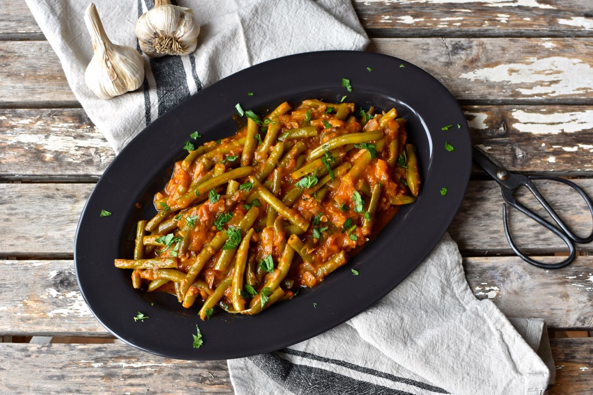 Braised green beans with smoky tomato sauce, Mama Ía blog